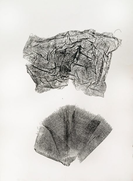 Sans titre 60x80cm Empreinte de textile. Délicatesse d'une gaze et graphisme du pliage qui donne à voir des superpositions de couches