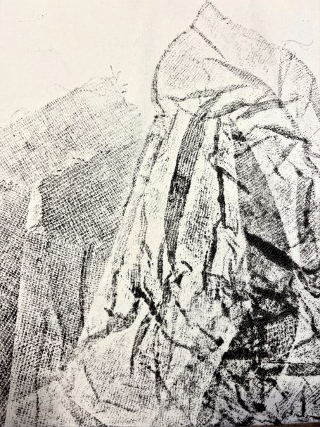 Variation 33x27cm Estampe, empreintes de tarlatane, texture, textile. Encre noire. Gravure. Oeuvre légère et graphique