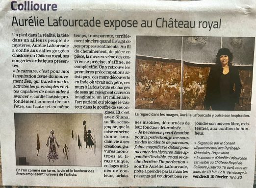 Exposition Château Royal de Collioure Article dans le journal sur mon exposition au Château Royal de Collioure avec photo couleur et portrait devant mes oeuvres