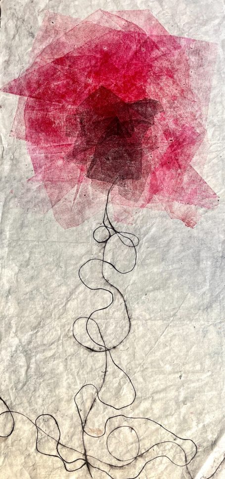 Coquelicot 60x100cm Empreinte de texture et fil sur papier. Coquelicot imaginaire, graphique et délicat à la fois. Encadrement baguette chêne