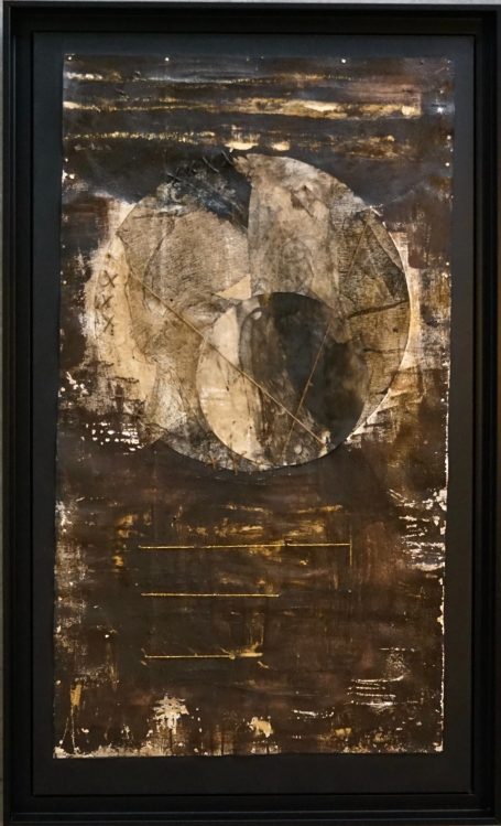 Terra Anima III 49x82cm- Collection privée Pigments, monotype et broderie sur toile libre clouée encadrée caisse US noire. Evocation du retour à la terre, à ce qui nous constitue